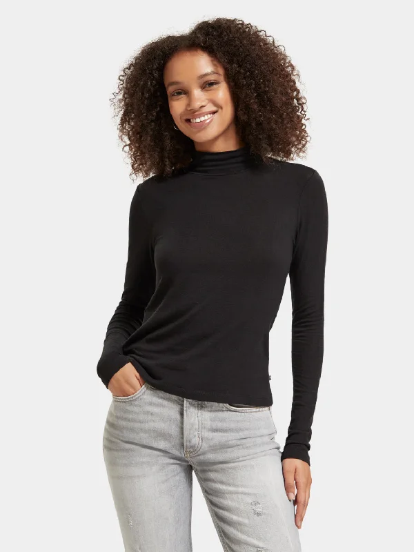 Turtleneck long sleeved top