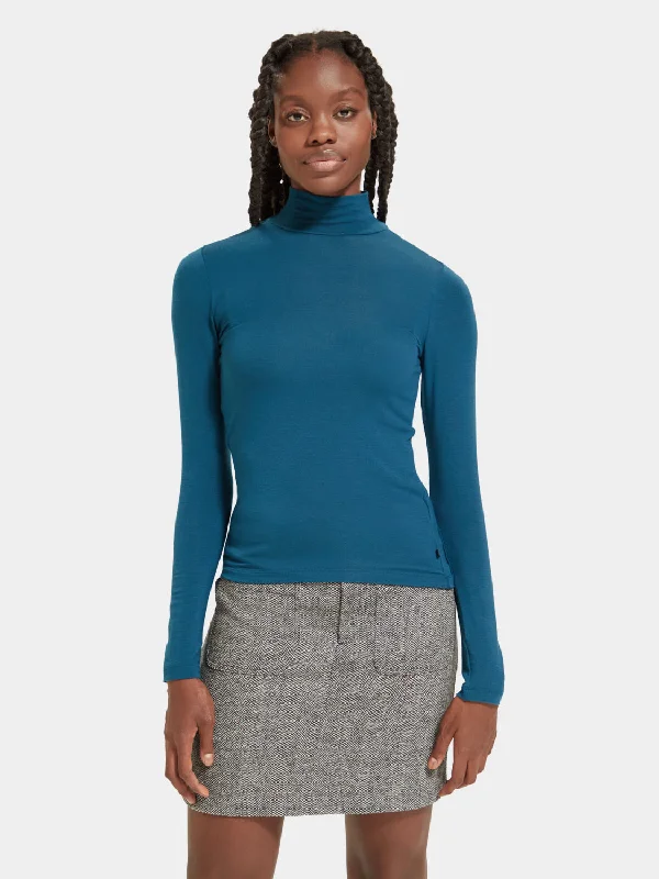 Turtleneck long sleeved top