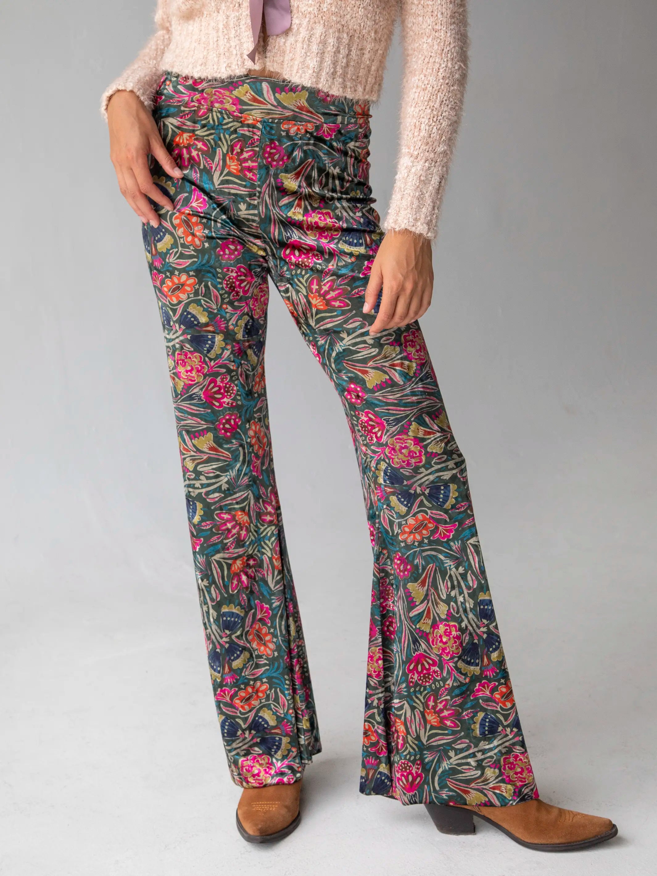 Cali Velvet Flare Pant - Green Lined Floral