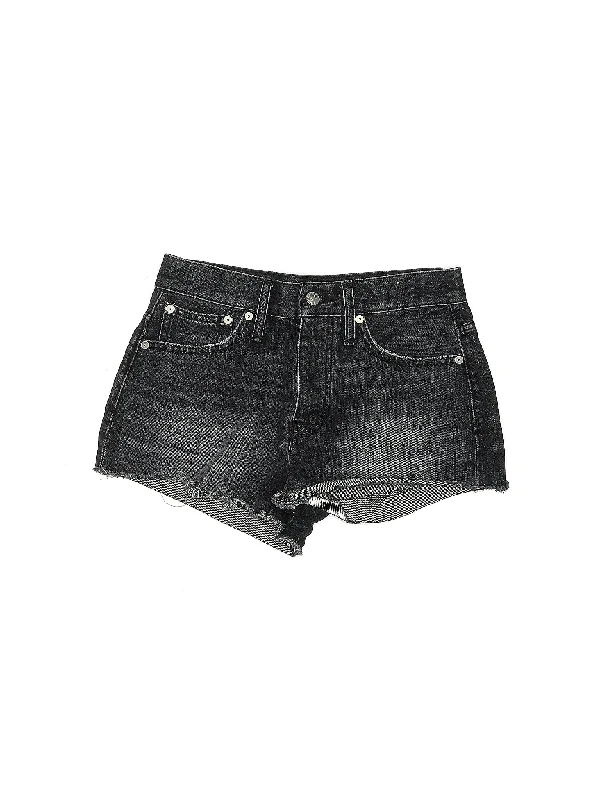 Denim Shorts in Dark Wash