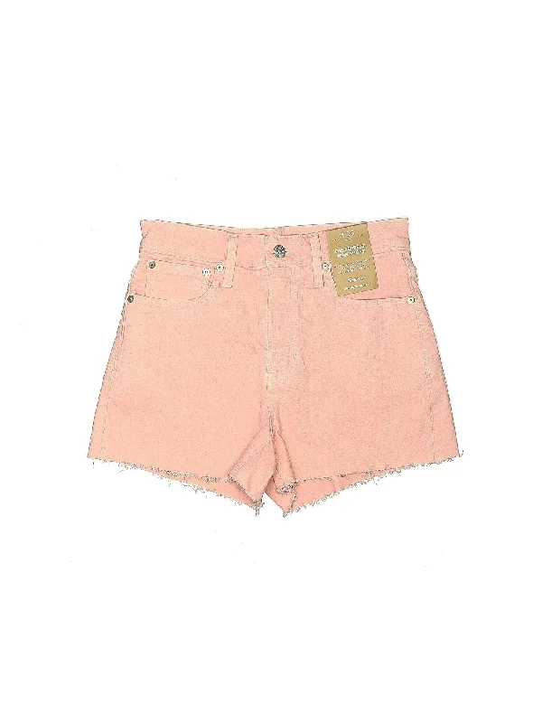 Denim Shorts in Light Wash