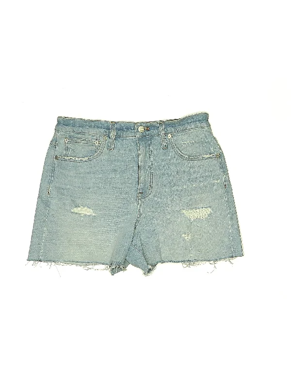 Denim Shorts in Light Wash