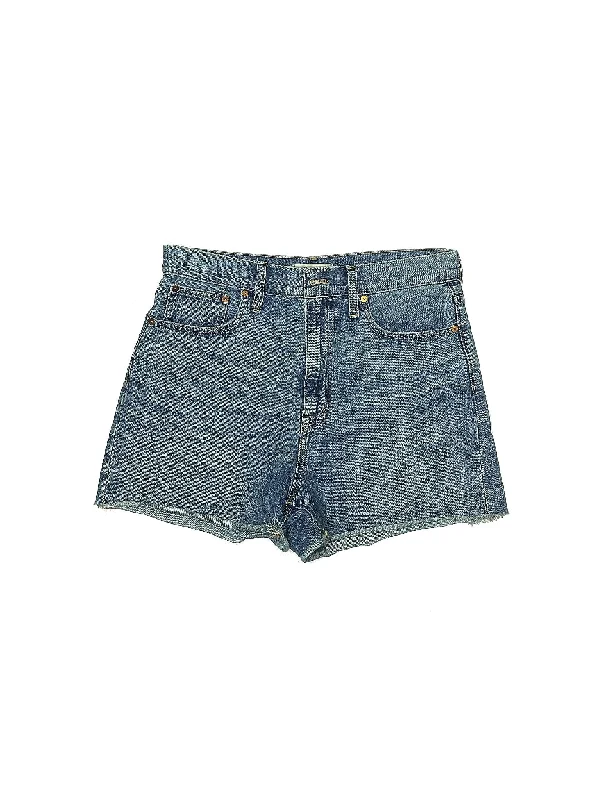 Denim Shorts in Medium Wash