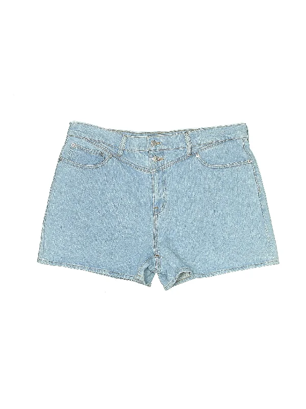 High-Rise Denim Shorts in Light Wash