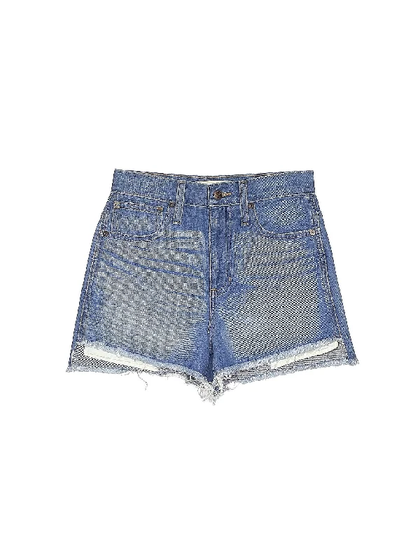 Low-Rise Denim Shorts in Medium Wash